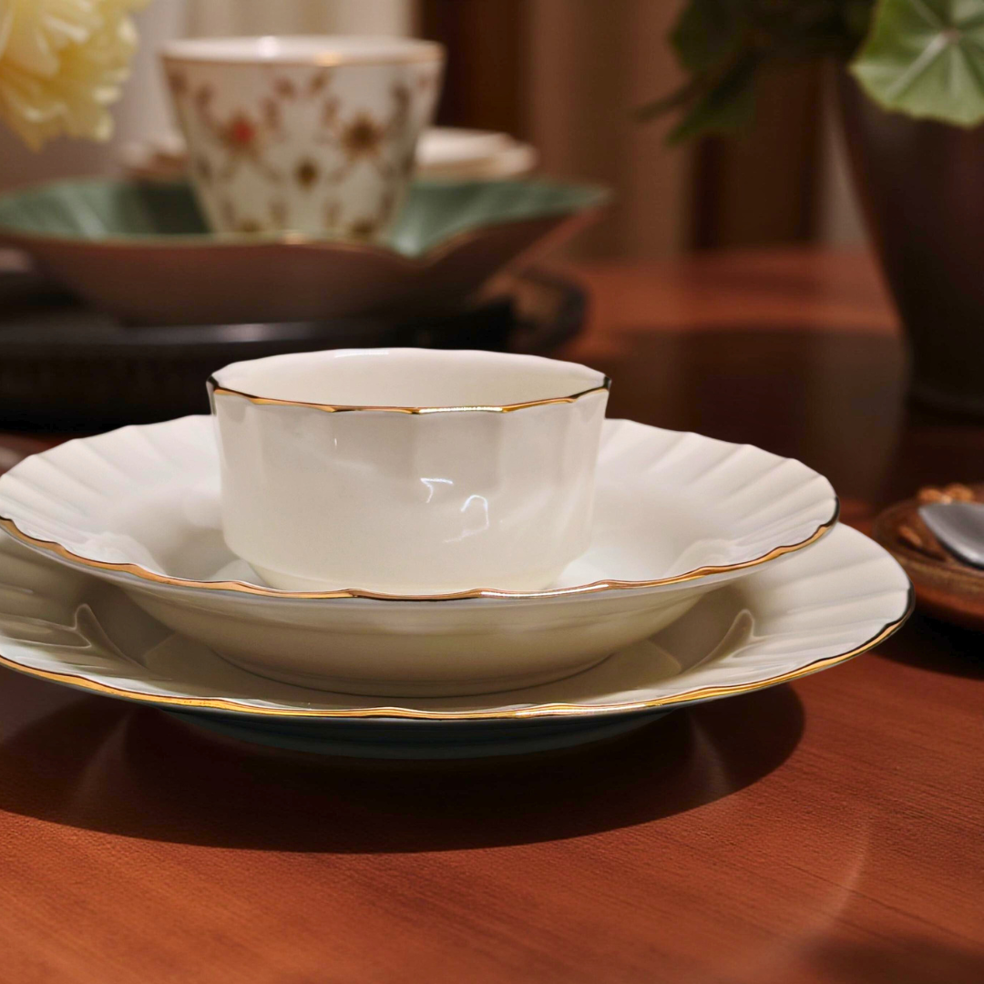 Delicia Porcelain 24 Piece Gold Line Ivory Dinner Set Queen